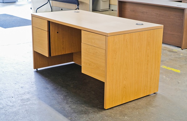 HON Double Pedestal Desk - Image 2