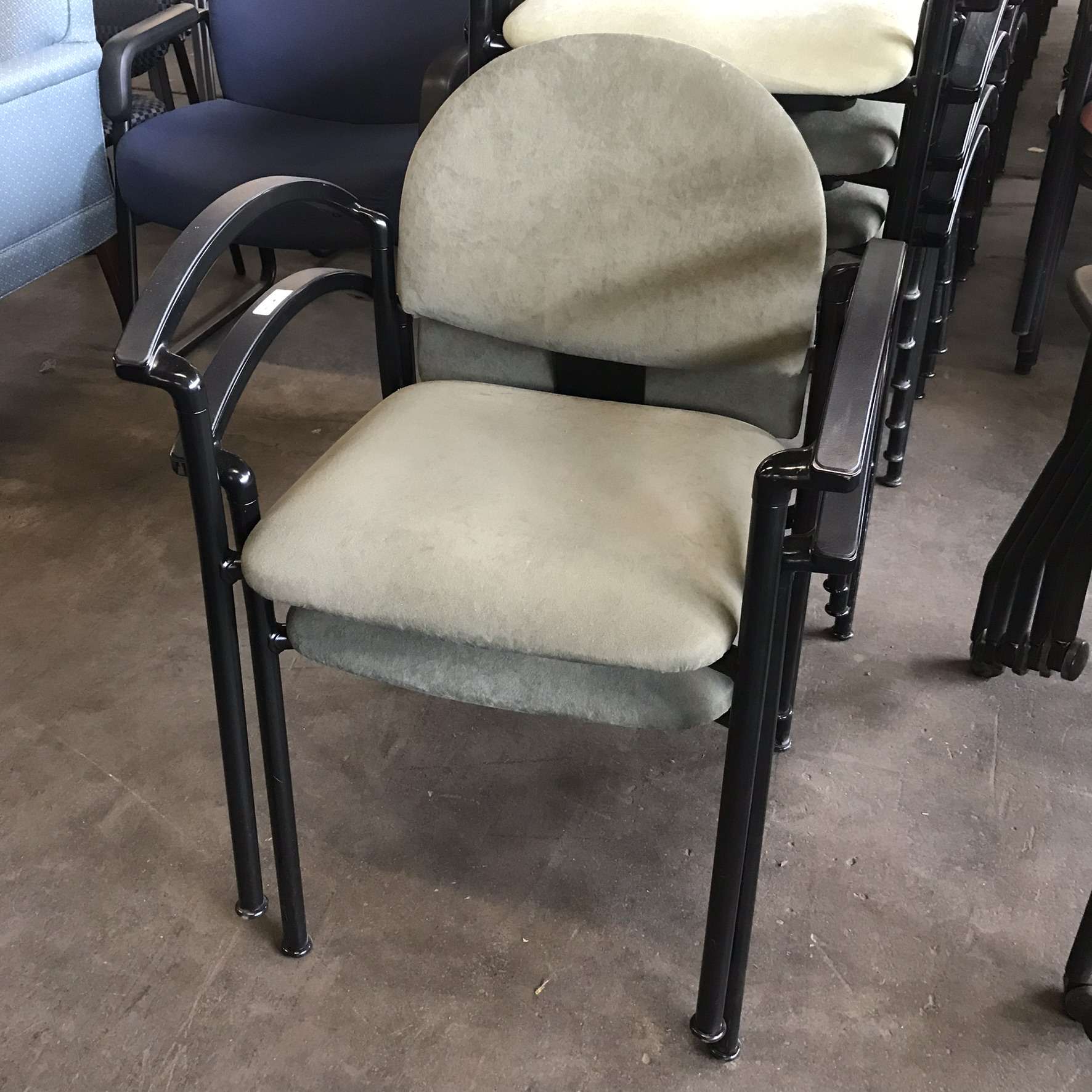 Izzy Bola Stackable Guest Chair